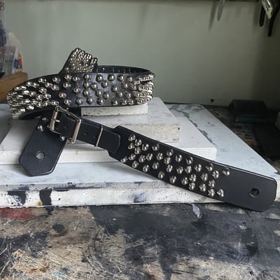 Chaotic dischord guitar strap 