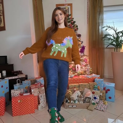 Soft and loose-fitting pony sequined crew neck long-sleeved pullover sweater