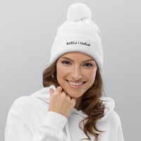 Classic, one-size-fits-all design for men and women. Pom pom beanie - Thumbnail 2