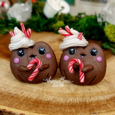 Hot cocoa frog w/left candy cane