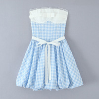 Fresh and elegant strapless dress with a fitted waist and patchwork design - Thumbnail 4