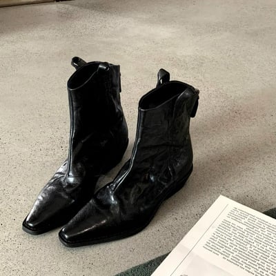 Pointed toe v-shaped opening wrinkled western-style ankle leather boots 2 colors