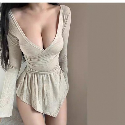 Sexy girl's V-neck long-sleeved T-shirt