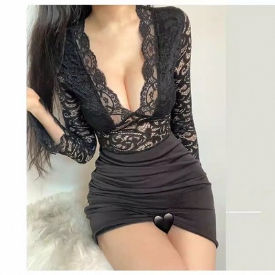 High-waisted, solid-colored, fashionable v-neck long-sleeved bodycon dress.