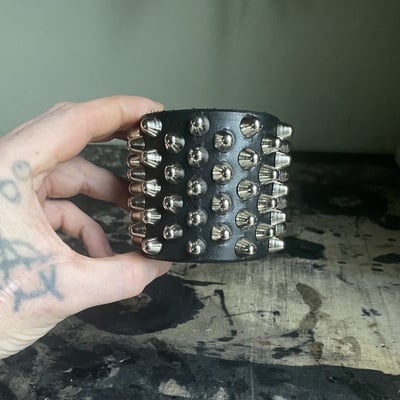 Premade 5-4-5 short british studs cuff