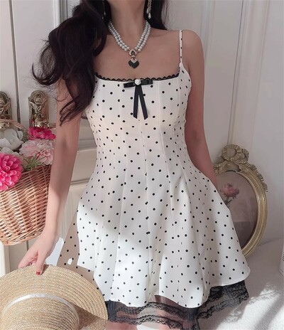 Sexy princess-style dress with lace and polka dot details.