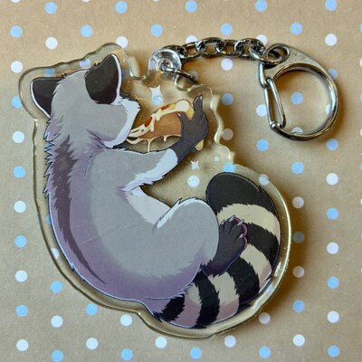 Raccoon pizza keychain (large)