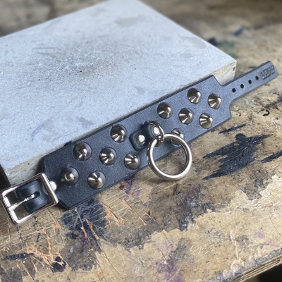 2-1-2 standard British stud bondage-wristband 