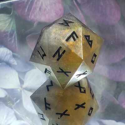 Burnt gold rune dice