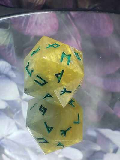 Bright Gold Rune Dice