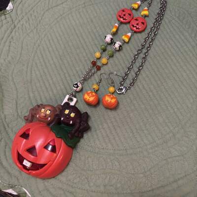 Jack-o-lantern and spiders necklace earring set 