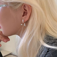 LIQUID STAR EARRINGS - Thumbnail 2