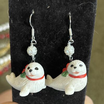 Merry seal earrings