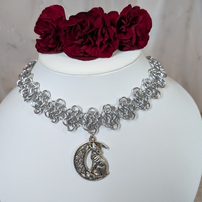 Chainmail wolf moon choker