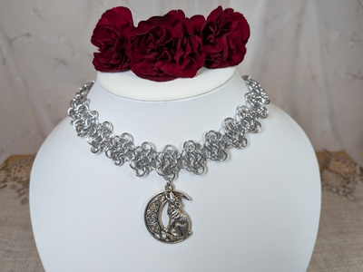 Chainmail wolf moon choker