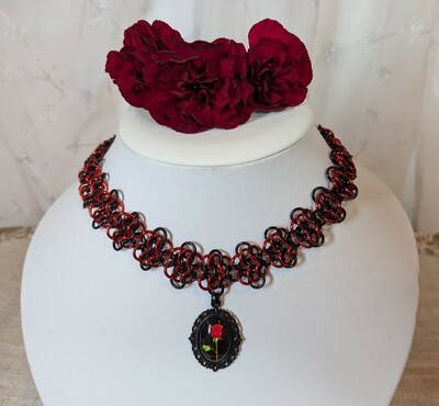 chainmail cameo choker in black and red