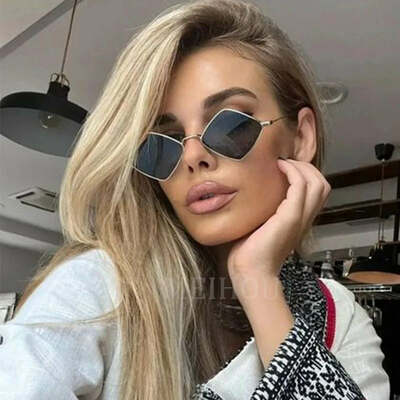 Hipster polygon women sunglasses irregular vintage small frame rhombus ladies sunglasses shades retro alloy eyewear black