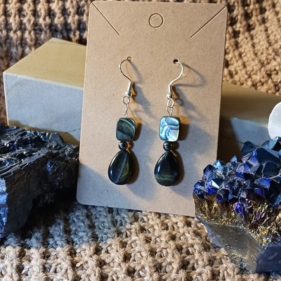 Shell and blue tiger eye