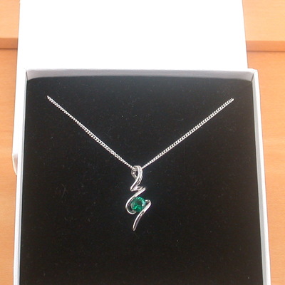 Boxed gift/925 emerald (lab created) pendant & 18"silver chain/emerald necklace/emerald jewellery/emerald jewelry/emerald jewelery/may birthstone/uk