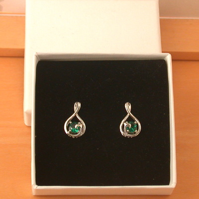 Boxed gift/925 silver emerald (lab created) stud earrings/emerald studs/emerald jewelry/emerald jewellery/emerald jewelery/may birthstone/uk