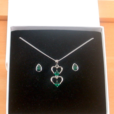 Boxed gift set/sterling silver emerald heart pendant & chain/emerald necklace/emerald jewellery/emerald jewelry/gemstone necklace/uk