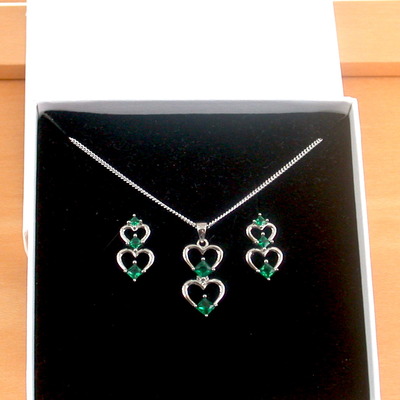 Boxed gift set/sterling silver emerald heart pendant & chain/emerald necklace/emerald jewellery/emerald jewelry/gemstone necklace/uk