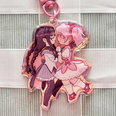 Madohomu rainbow keychain 2.5"