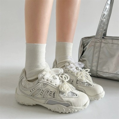Pearl-studded ribbons sneakers