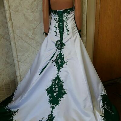 Halter-neck green embroidered wedding dress