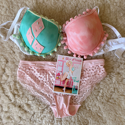Souvenir lingerie set from my "quinn's creams" photoshoot with signed glossy 4x6
