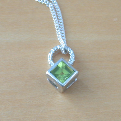 Sterling silver peridot & cz gemstone pendant & chain/peridot necklace/peridot jewellery/peridot jewelry/august birthstone/uk