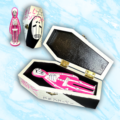 Obj. 02 coffin & art toy