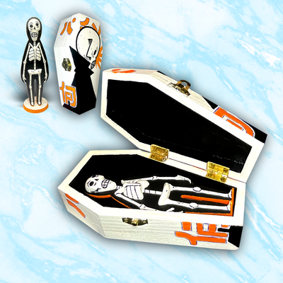 Obj. 03 coffin & art toy