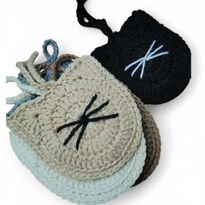 Crochet cat pouch