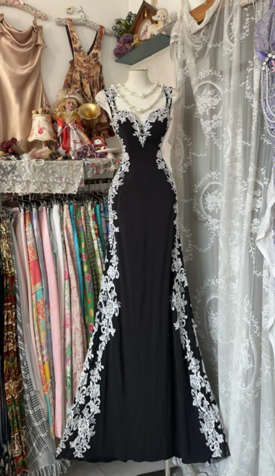 Charming Sweetheart Black Satin Long Prom Dress With Lace 