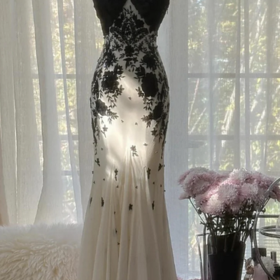 Spaghetti strap sheath long prom dress formal evening dress with lace applique 