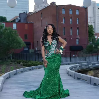 Plus size emerald green prom dresses 2026 mermaid prom dress evening dresses for special occasions sheer neck beaded sequined