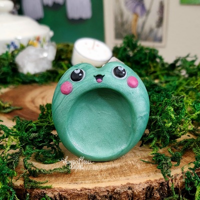Chunky green frog - Thumbnail 2