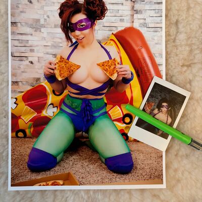 Last remaining "pizza ninja" signed & kissed past swak tier bundle