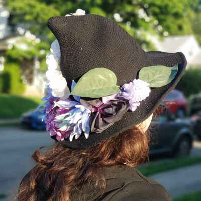 Creeping garden floral hat