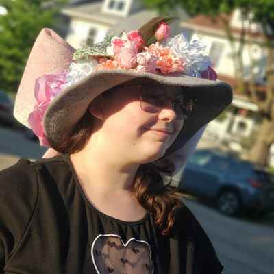 Whimsical opulence floral hat - Thumbnail 4