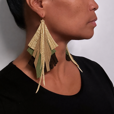 Neutral “che” earrings