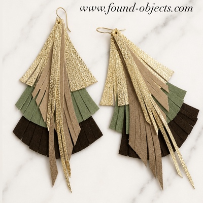 Neutral “che” earrings