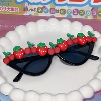 Black cat-eye party sunglasses decorated with small strawberry - Thumbnail 5
