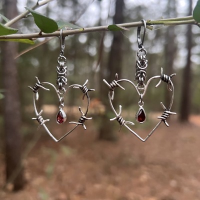 Barbed wire heart hoops - garnet