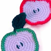 Crochet Apple Slice Coaster – Red or Green - Thumbnail 1