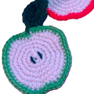 Crochet apple slice coaster – red or green