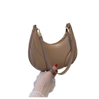 Moon-shaped shoulder bag - Thumbnail 7