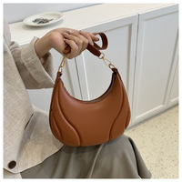 Moon-shaped shoulder bag - Thumbnail 9