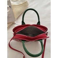 Strawberry-shaped crossbody bag - Thumbnail 5